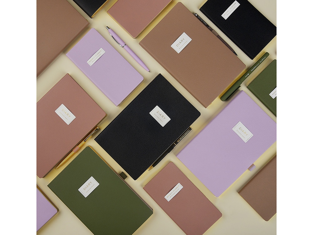 Ежедневник недатированный А5 "Total beige" с нашивкой, бежевый-8