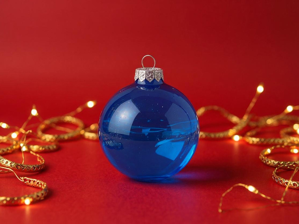 Стеклянный елочный шар "Christmas bauble", синий прозрачный, с серебристым колпачком в черной коробке-3
