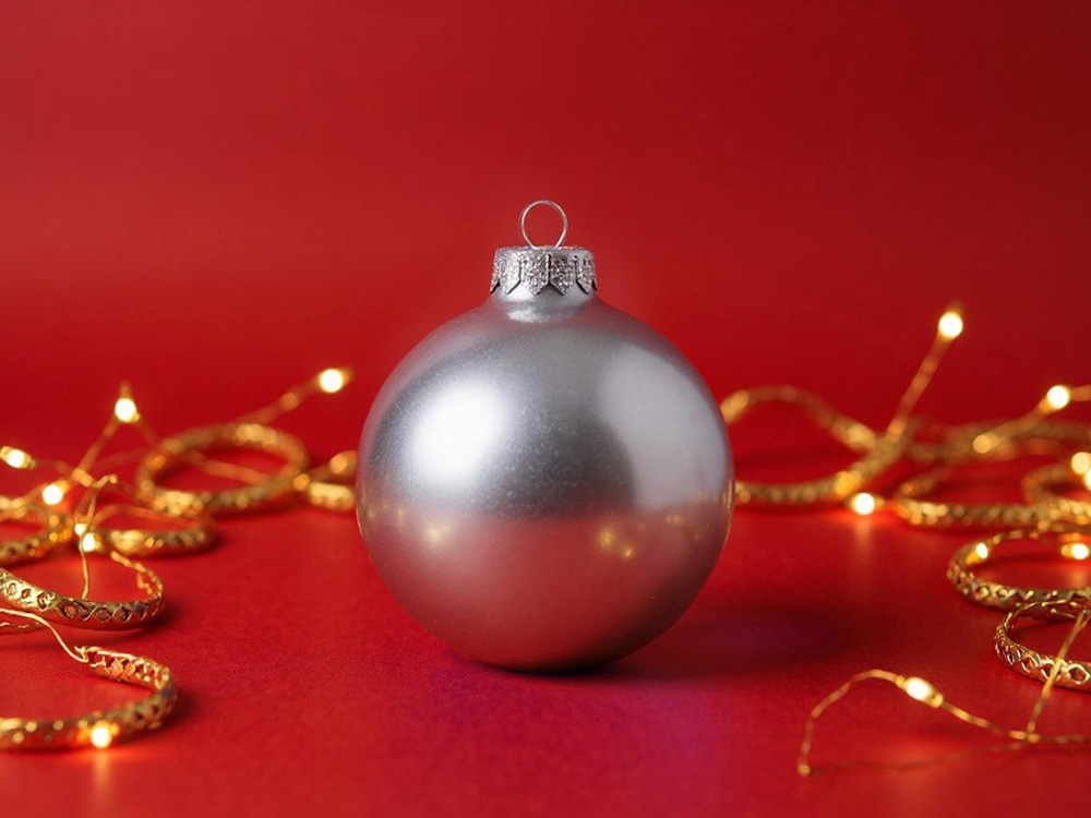 Стеклянный елочный шар "Christmas bauble", серебро, металлик, с серебристым колпачком в черной коробке-3