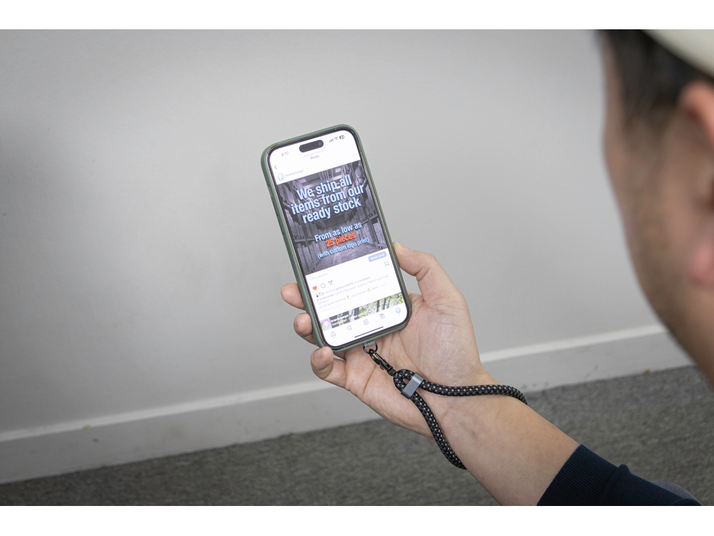 Ремешок-держатель для телефона с зарядным кабелем USB-C - USB-C «Lany Wristband Charge Eco», серый-21