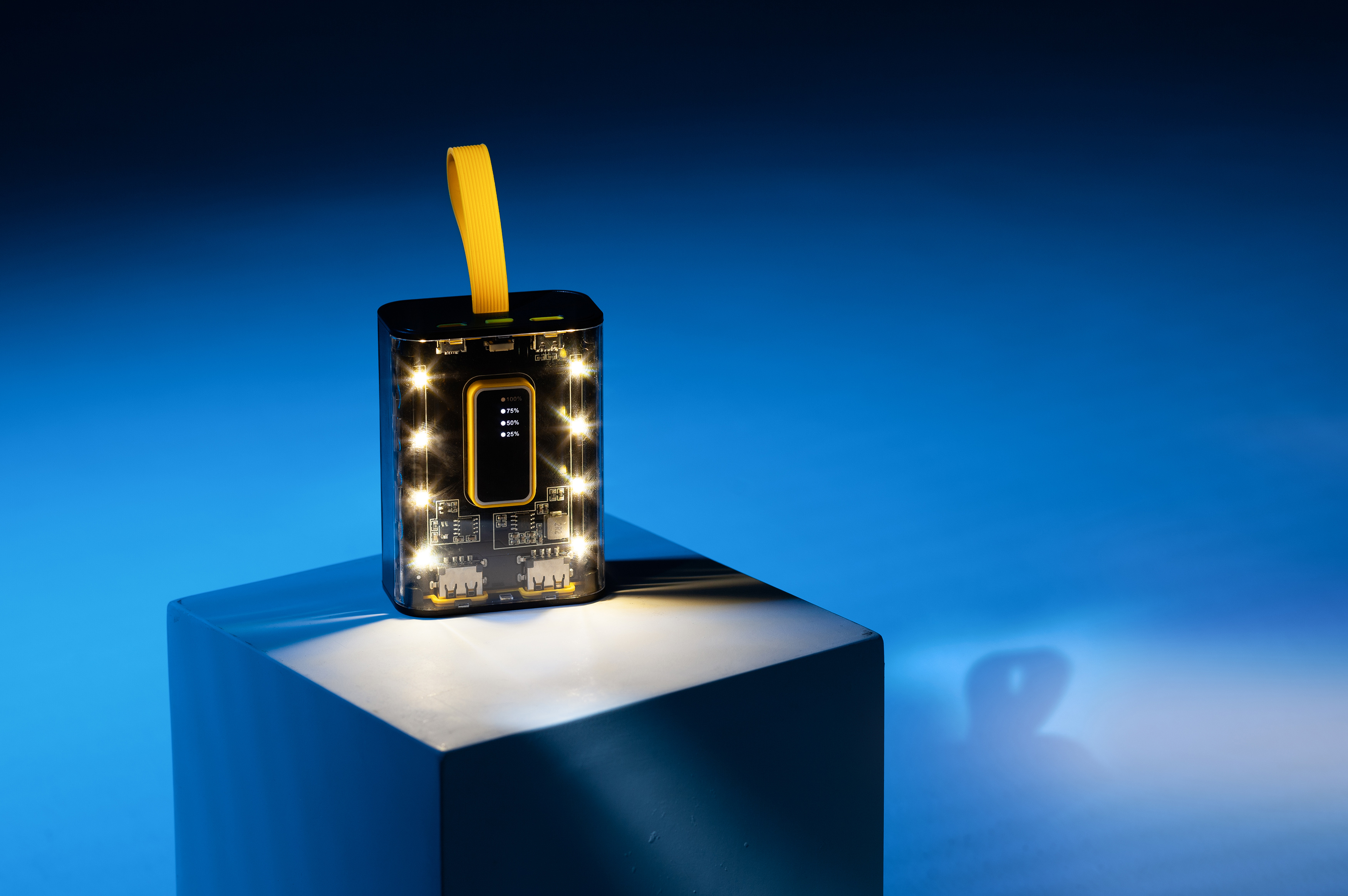 Зарядное устройство "Shine" 9000 mAh с LED-подсветкой, встроенными кабелями Type-C/Lightning/USB-1