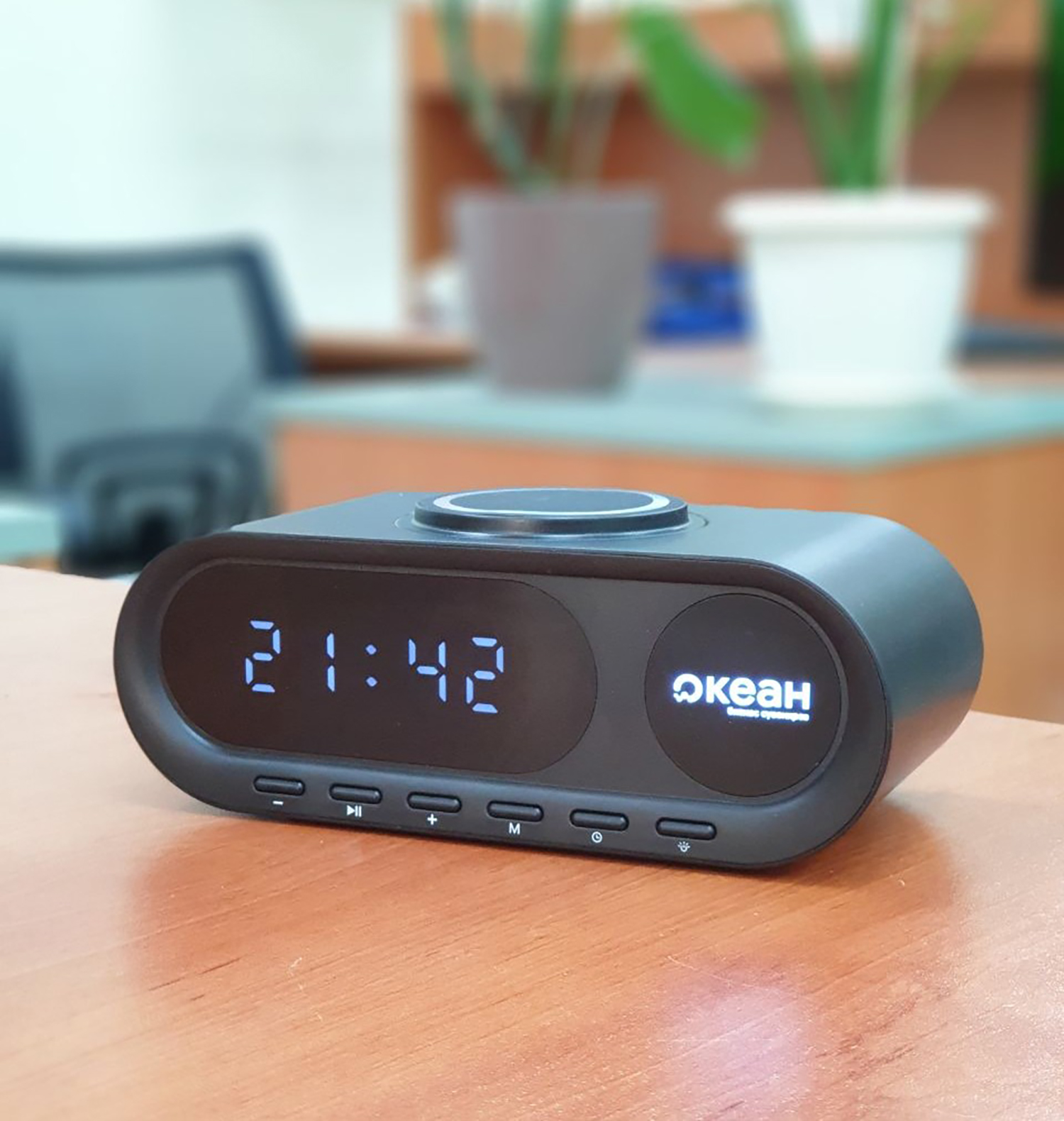 Настольные часы "Smart Hub" с bluetooth колонкой 5Вт, беспроводной (15W) зарядкой и подсветкой логотипа-4